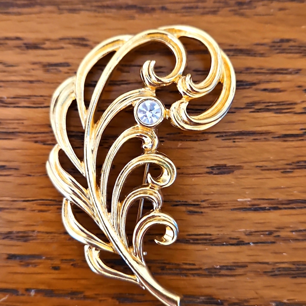 Avon Precious Plume Brooch Vintage